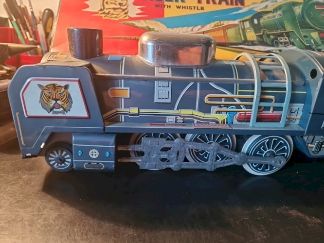 Train de plancher  a friction DAIYA made in japan - long 48 cm