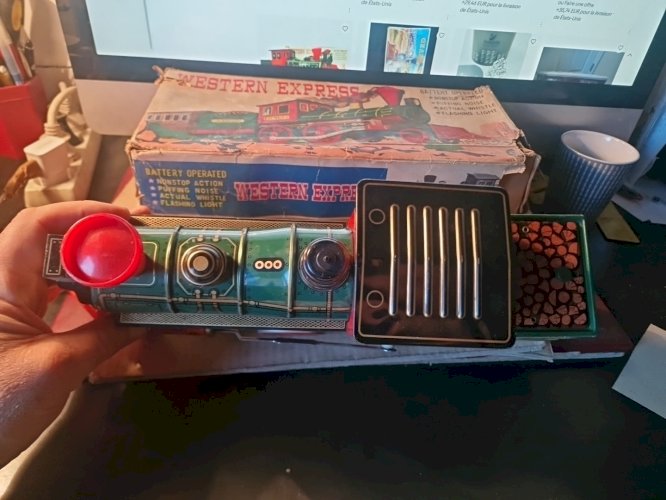 Train En Tole   made in japan - long 36 Cm Modern Toys. Tbe