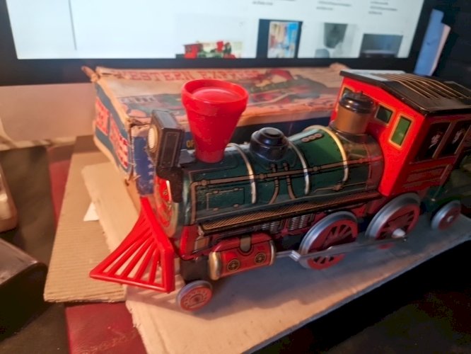 Train En Tole   made in japan - long 36 Cm Modern Toys. Tbe