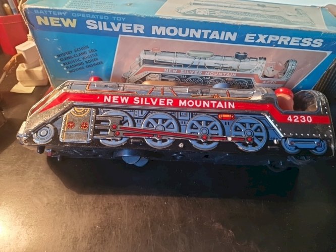 Train New Silver Mountain Express made in japan - long 40 cm Modern Toys.