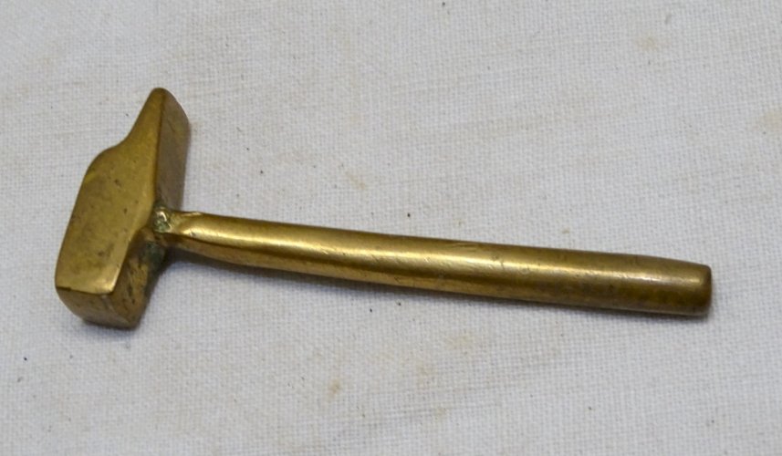 -TRAVAIL DE MAITRISE SUPERBE ENCLUME MINIATURE BRONZE FRISE DIVERS OUTILS    D