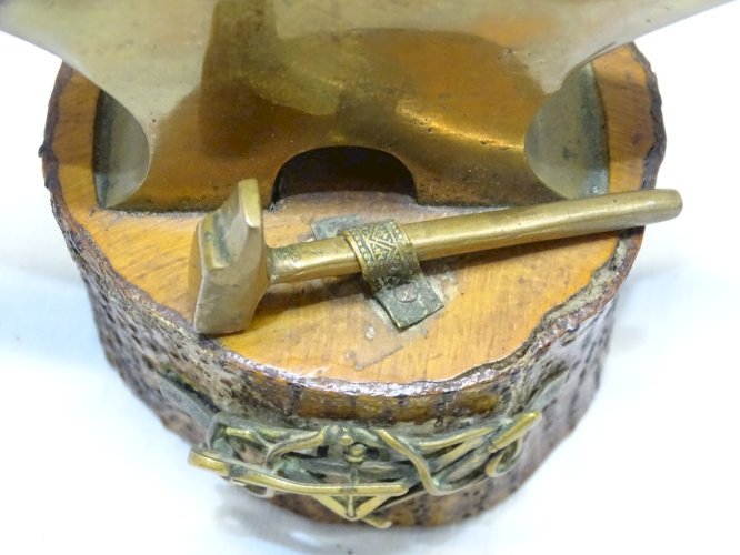 -TRAVAIL DE MAITRISE SUPERBE ENCLUME MINIATURE BRONZE FRISE DIVERS OUTILS    D
