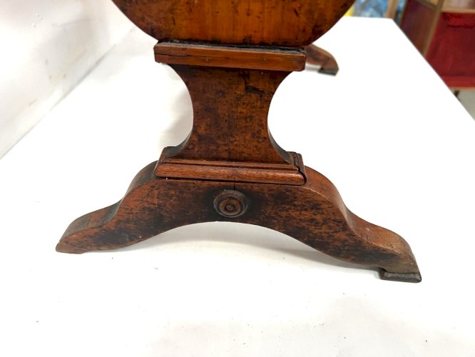 Travailleuse d'époque Directoire en noyer massif XIX siècle