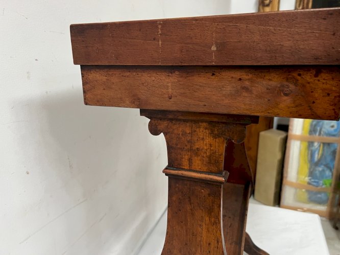 Travailleuse d'époque Directoire en noyer massif XIX siècle