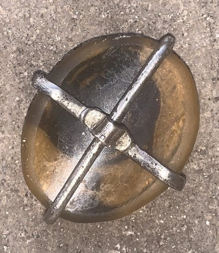 très ancien médaillon en pâte de verre dans une monture à griffe