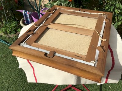 TRÈS beau CADRE EN BOIS À SYSTÈME DE FIXATION PEINTURE ARTISANAL BELLE FACTURE