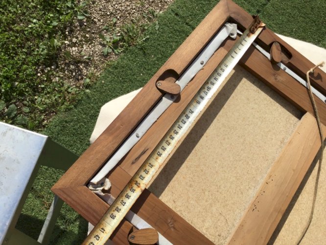 TRÈS beau CADRE EN BOIS À SYSTÈME DE FIXATION PEINTURE ARTISANAL BELLE FACTURE