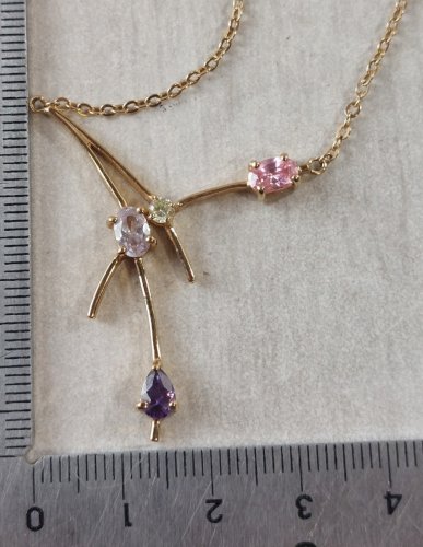 Très beau collier multi couleur, en plaqué or, Maty