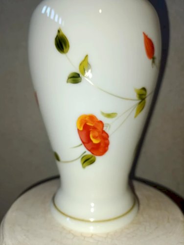 tres beau et grand vase en opaline decor floral peint main en bon etat