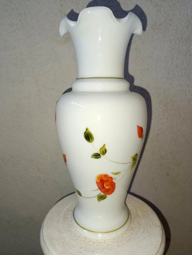 tres beau et grand vase en opaline decor floral peint main en bon etat