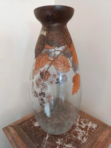 tres beau grand vase emaillé decor automne signé Jem en bon etat