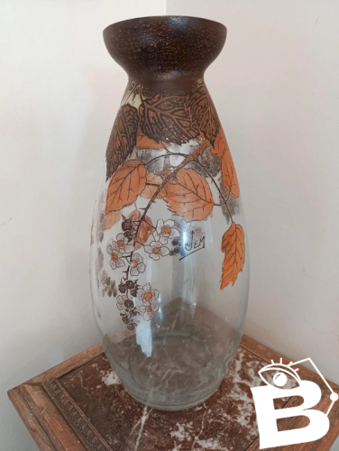 tres beau grand vase emaillé decor automne signé Jem en bon etat