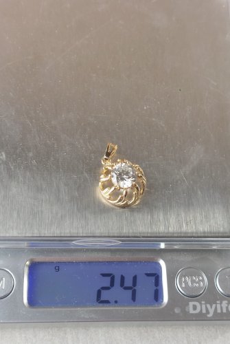 Très beau pendentif, en plaqué or