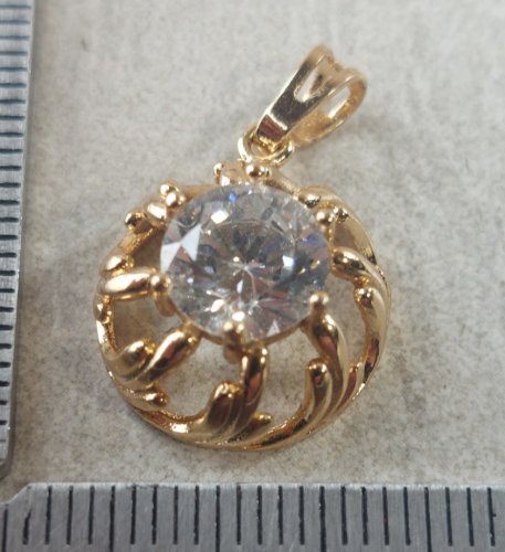 Très beau pendentif, en plaqué or