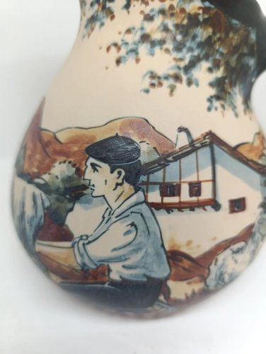 tres beau pichet ciboure signé madeleine moreau en bon etat