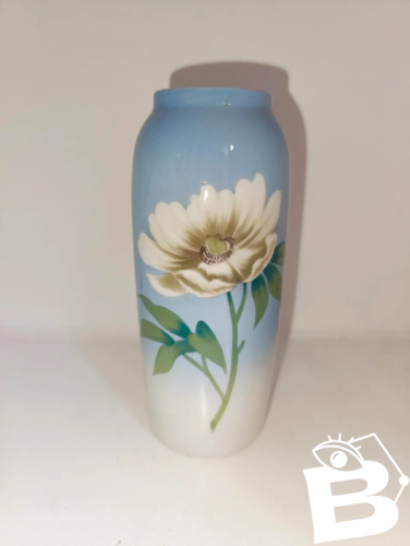 tres beau vase a decor floral numerote sans doute royal copenhage ou bing and grondhal en bon etat
