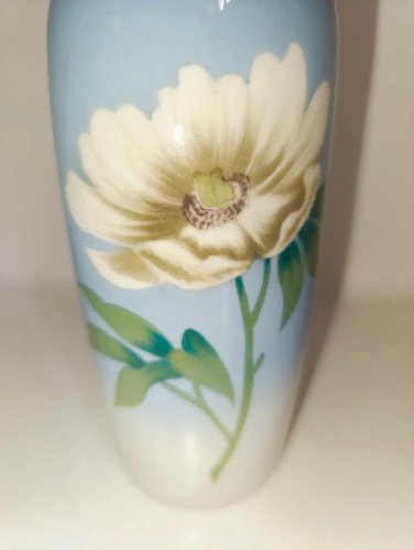 tres beau vase a decor floral numerote sans doute royal copenhage ou bing and grondhal en bon etat