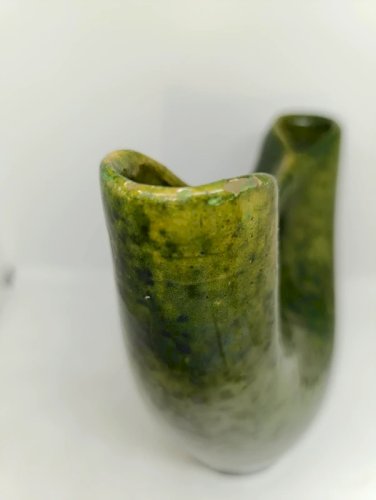 tres beau vase a double bec pince vert signé poterie cote dazur Biot en bon etat
