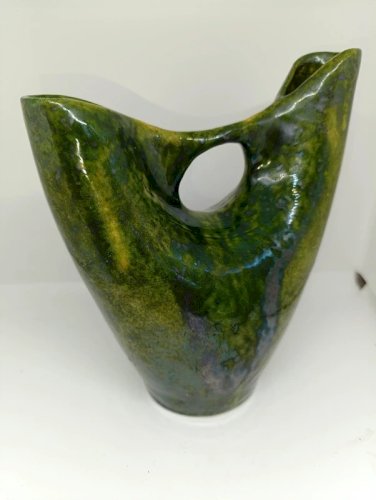 tres beau vase a double bec pince vert signé poterie cote dazur Biot en bon etat