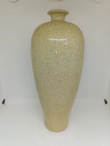 very beautiful cracked Asian porcelain vase in good condition