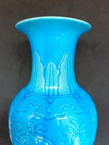 tres beau vase bleu turquoise dorigine chinois à decor floral en bon etat