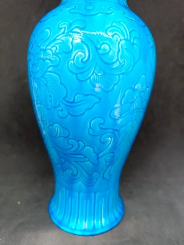 tres beau vase bleu turquoise dorigine chinois à decor floral en bon etat