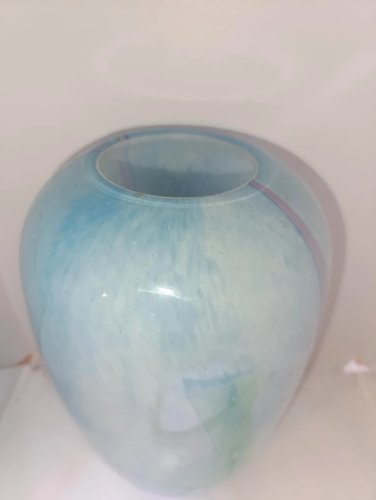 tres beau vase en verre souffle bleuté signé la rochere en bon etat