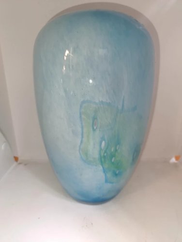 tres beau vase en verre souffle bleuté signé la rochere en bon etat