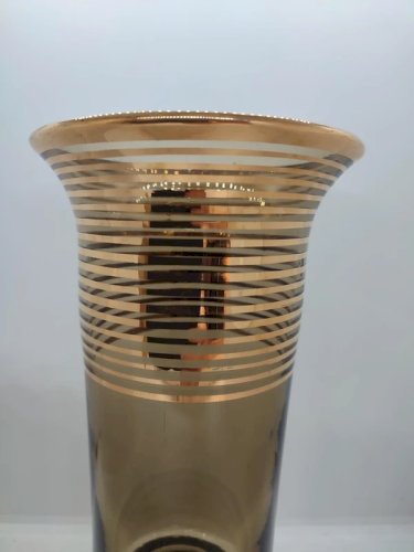 Tres beau vase en verre teinte et lisseret doré datant des annees 1950 en france en bon etat