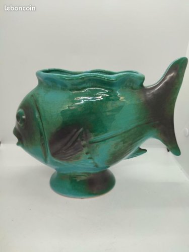 Tres beau vase poisson en ceramique signé les grottes Dieulefit en bel etat( made in chiner)