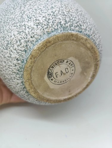 tres beau Vase signé G.Ferry F.A.C Marseille en bon etat