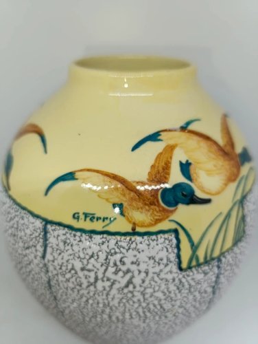 tres beau Vase signé G.Ferry F.A.C Marseille en bon etat