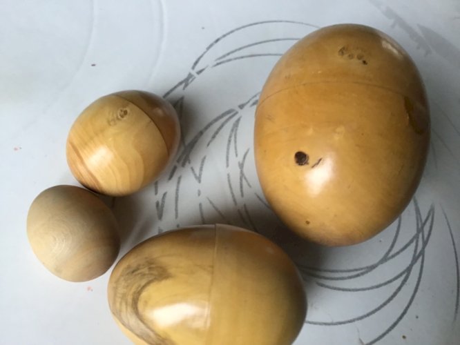 Très bel  oeuf cigogne en bois