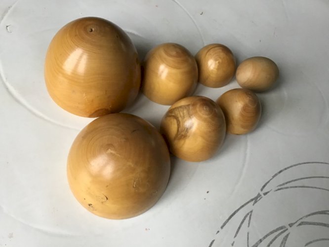 Très bel  oeuf cigogne en bois