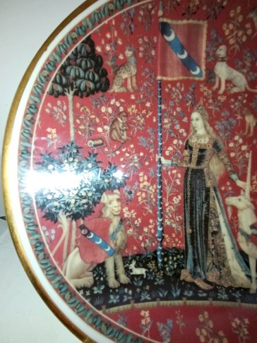 Tres belle assiette en  porcelaine de limoges signée Barre Andre en bon etat