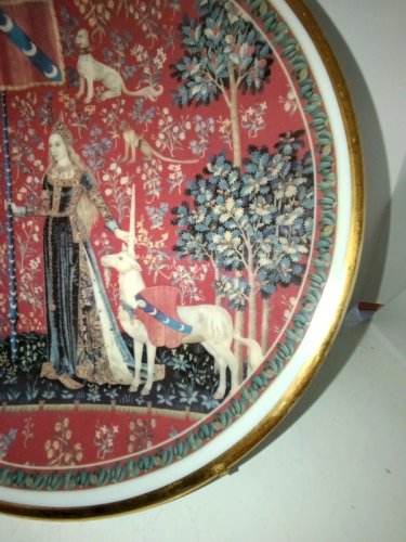 Tres belle assiette en  porcelaine de limoges signée Barre Andre en bon etat