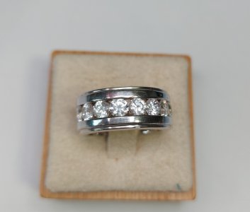 Très belle bague, décor strass / zircon, en argent massif