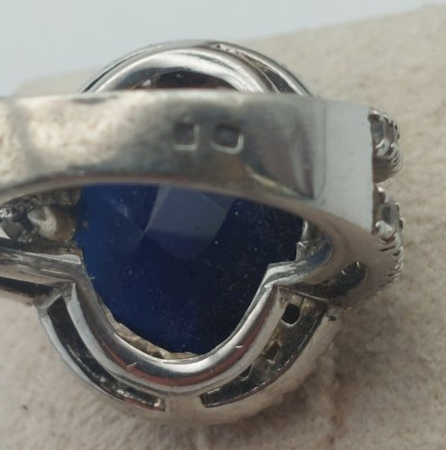 Très belle bague Halo, pierre bleue, en argent massif