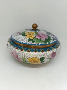 tres belle grande bonbonnière en email cloisonné chinois en bon etat