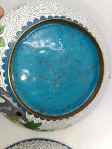 tres belle grande bonbonnière en email cloisonné chinois en bon etat