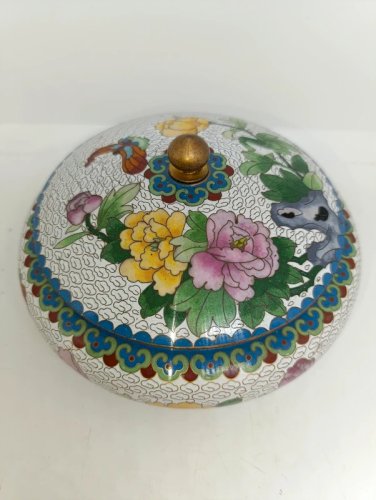 tres belle grande bonbonnière en email cloisonné chinois en bon etat