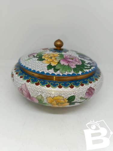 tres belle grande bonbonnière en email cloisonné chinois en bon etat