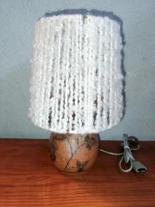 tres belle lampe datant des annees 80 signée colette szoslutz? en bon etat