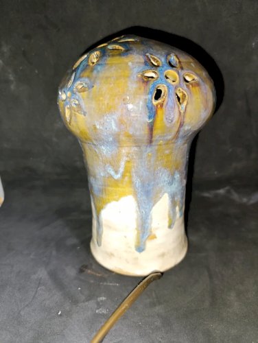 tres belle lampe en gres signée en bon etat