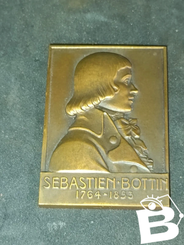 tres belle medaille en bronze de 1947 representant sebastien bottin en bon etat