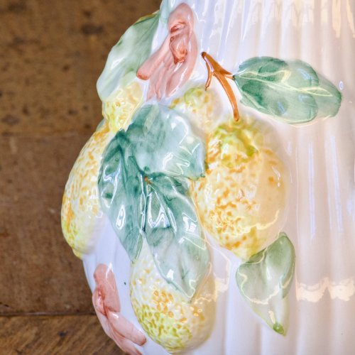 Très grand broc / vase vintage en barbotine citrons signé Whats