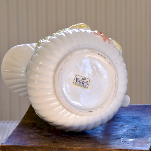 Très grand broc / vase vintage en barbotine citrons signé Whats