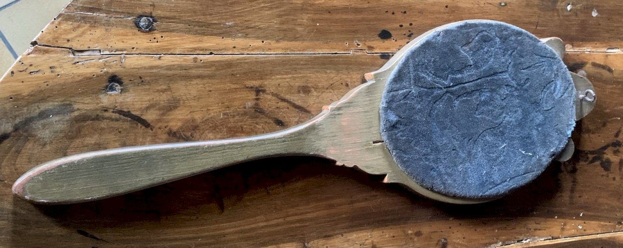 Très grand miroir de courtoisie face à main en bois sculpté de style art nouveau