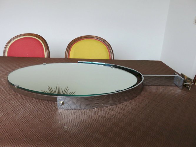 TRES GRAND MIROIR DE TABLE ITALIEN ANNEES 70 METAL CHROME ET CUIR HAUTEUR 82 CM
