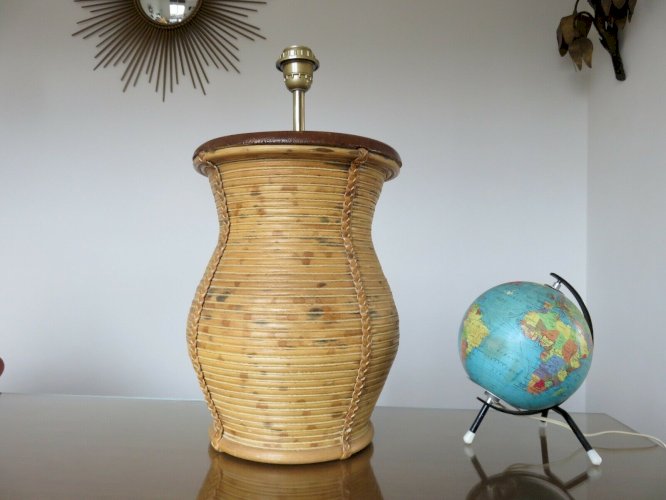 TRES GRAND PIED DE LAMPE EN ROTIN, CUIR ET CORDE XXL ANNEES 60 70 VINTAGE 